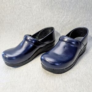 Dansko Professional Clogs Size 40W (9.5) Navy Blue Leather